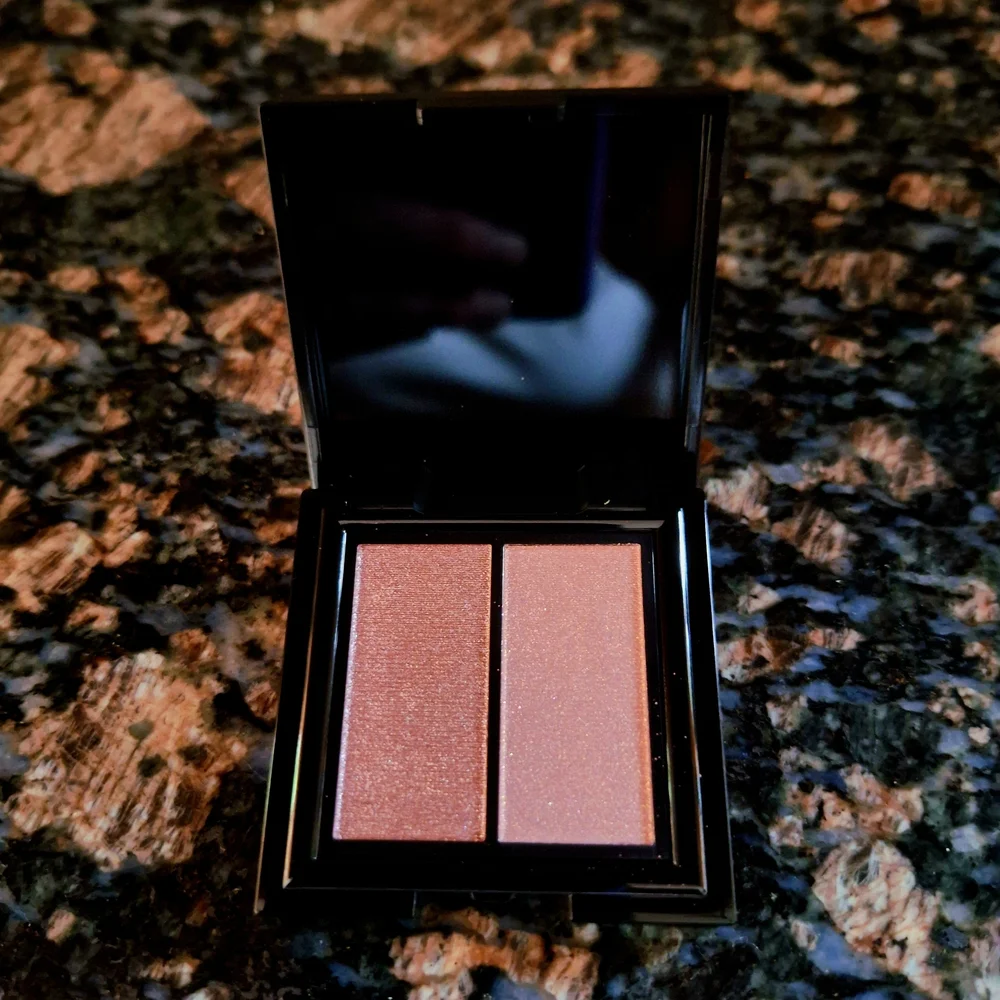 Eleman Dual-Tone Eyeshadow Palette - Arial & Luna.